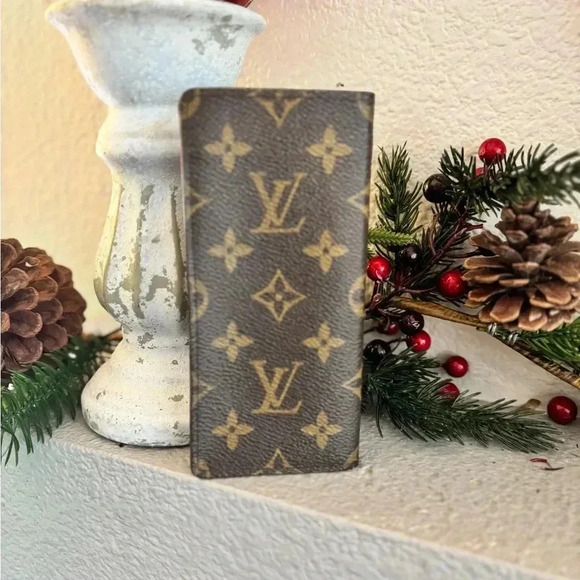 - Louis Vuitton monogram, eye glass case like new - Picture 4 of 14
